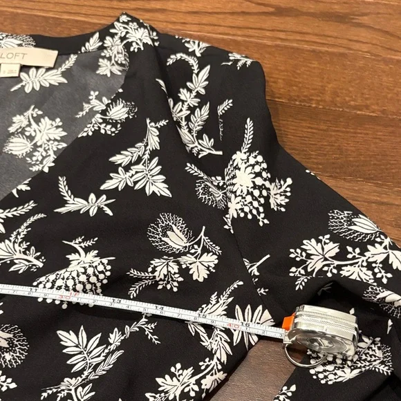 Ann Taylor LOFT Black White Floral Wrap Dress Size 0 Long Sleeve Mini Workwear - Picture 11 of 11